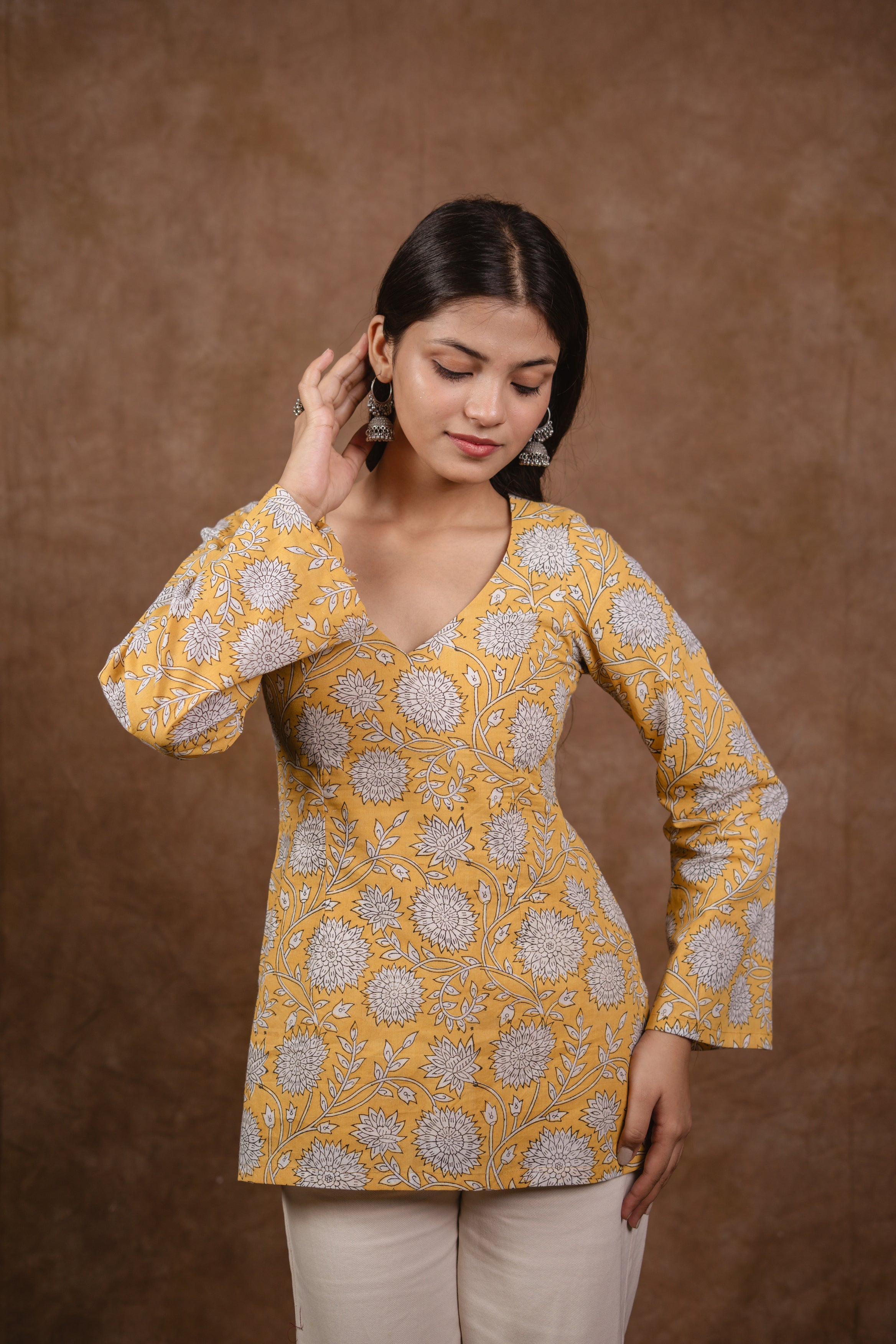 Ahvi short kurti