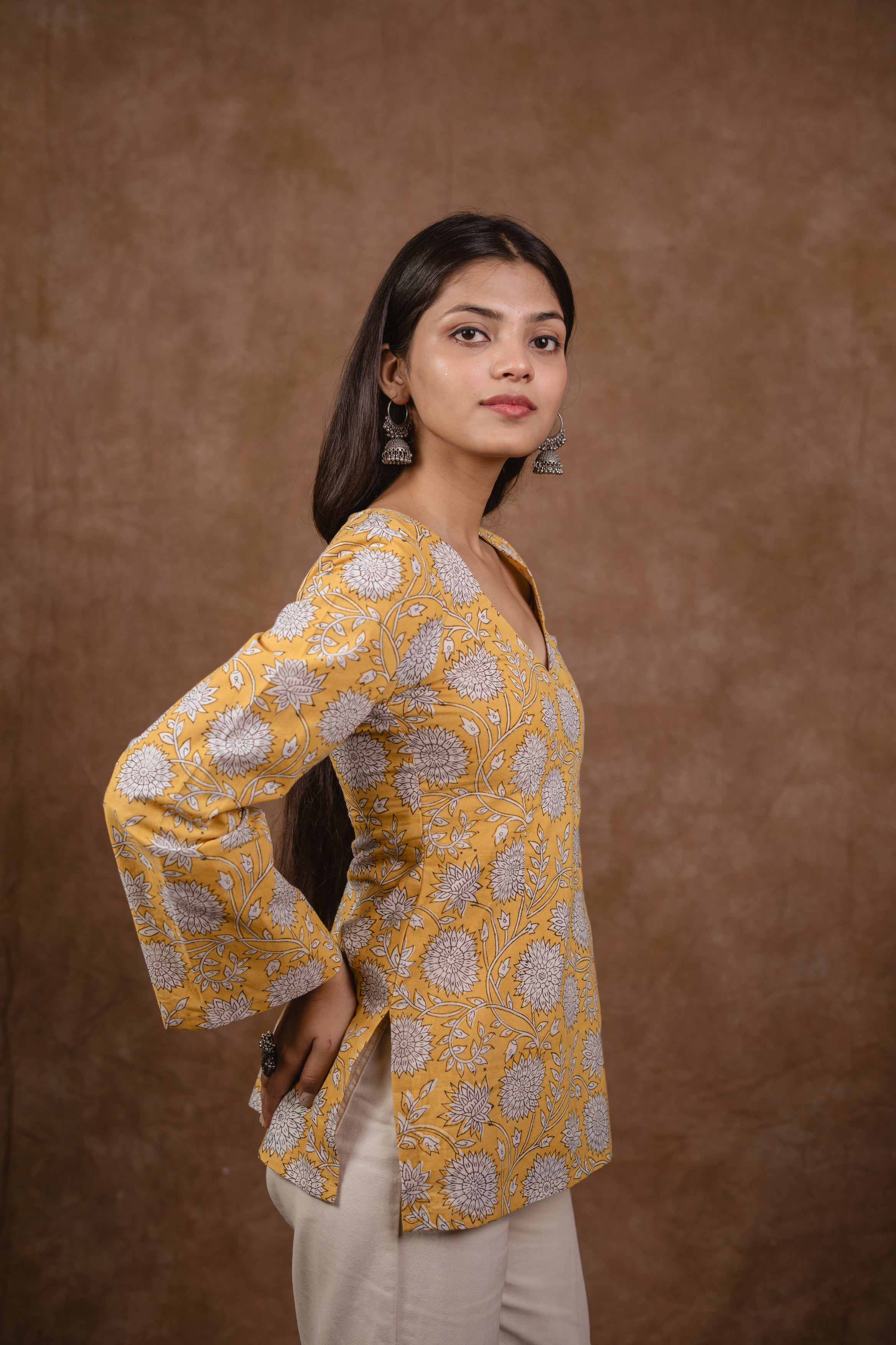 Ahvi short kurti