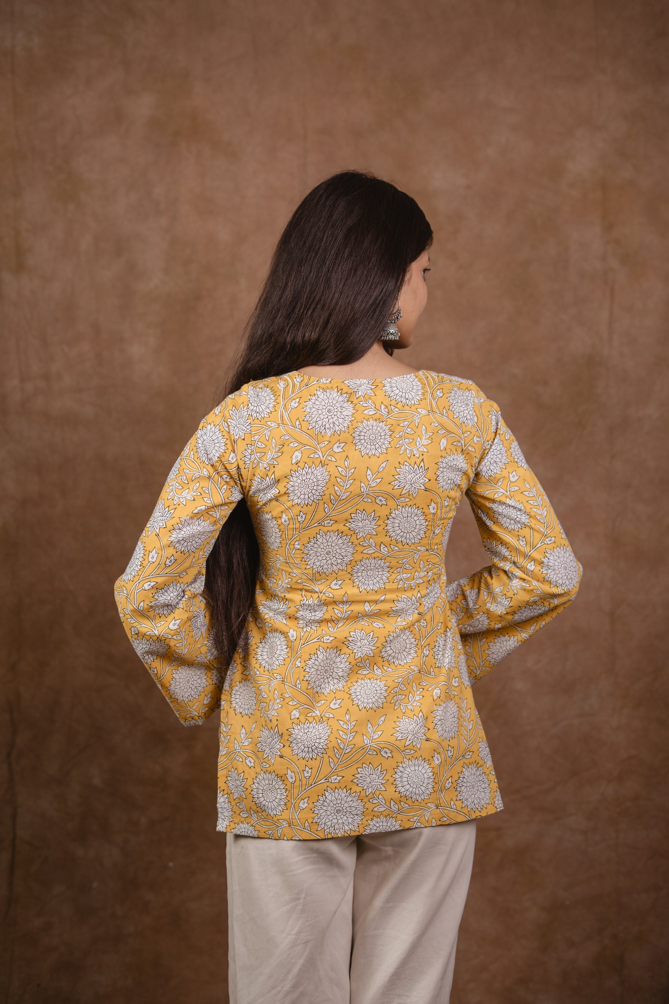 Ahvi short kurti